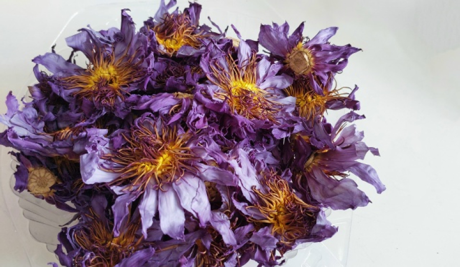 Новосибирские таможенники пресекли ввоз галлюциногенного чая с лотосом