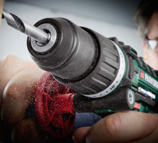 В Новосибирске арестованы предполагаемые вымогатели, пытавшие жертву шуруповертом