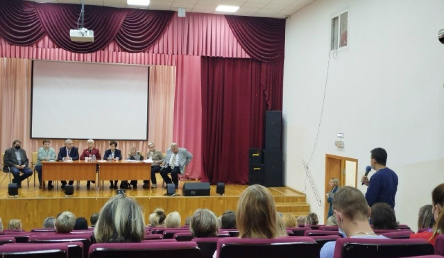 Из-за туберкулёза в новосибирской школе отменили ёлки