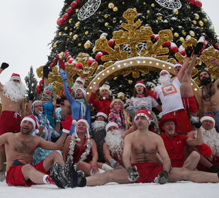 Полуголые Деды Морозы и Снегурочки устроили забег в Новосибирске: как это было