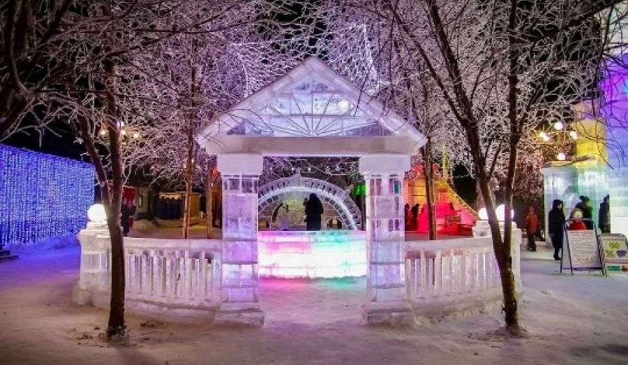 На Михайловской набережной по традиции возводят Ледовый городок