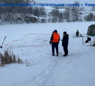 Новосибирские спасатели предотвращают опасные крещенские купания