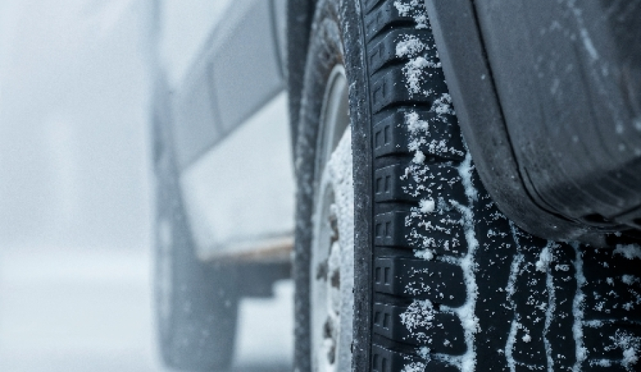 Сход снега с крыши в Новосибирске: УК «Кировская» заплатит за поврежденный автомобиль