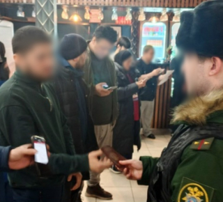 В Новосибирске в ходе рейда в кафе "Папа-плов" девять человек были направлены в военкоматы.