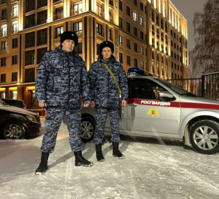 Она не дышала: новосибирские росгвардейцы спасли женщину с инфарктом