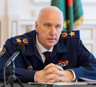 Бастрыкин взял на контроль инцидент с нападением на директора школы в Новосибирске