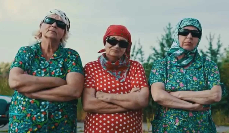 "Бабушки-патруль" охраняют реку Иню в Новосибирске от детей на льду