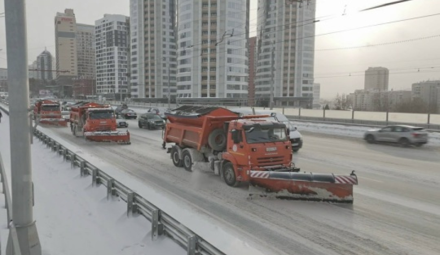 Из Новосибирска за прошедшие сутки вывезли более 12 тысяч кубометров снега