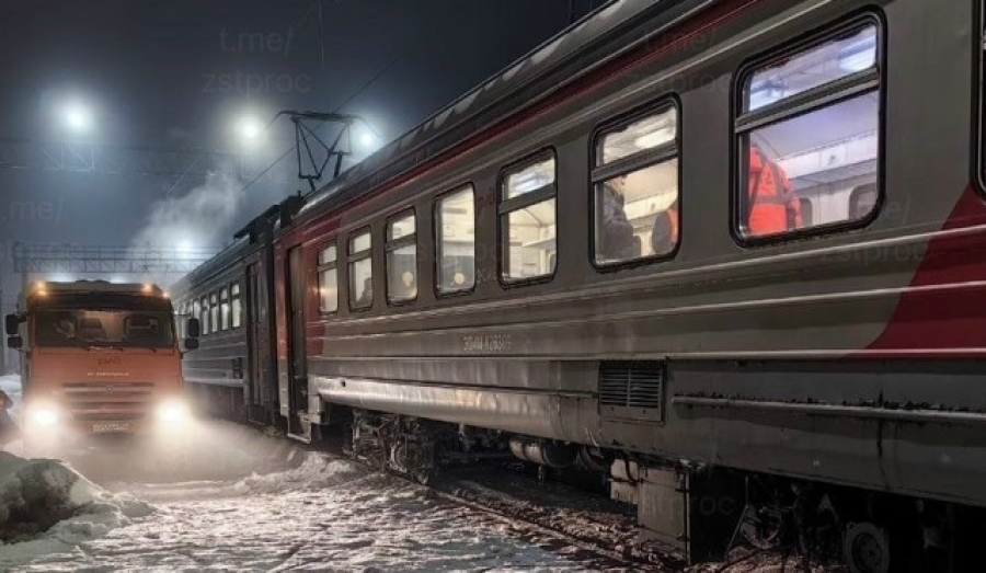 В Новосибирске сошел с рельсов вагон электрички