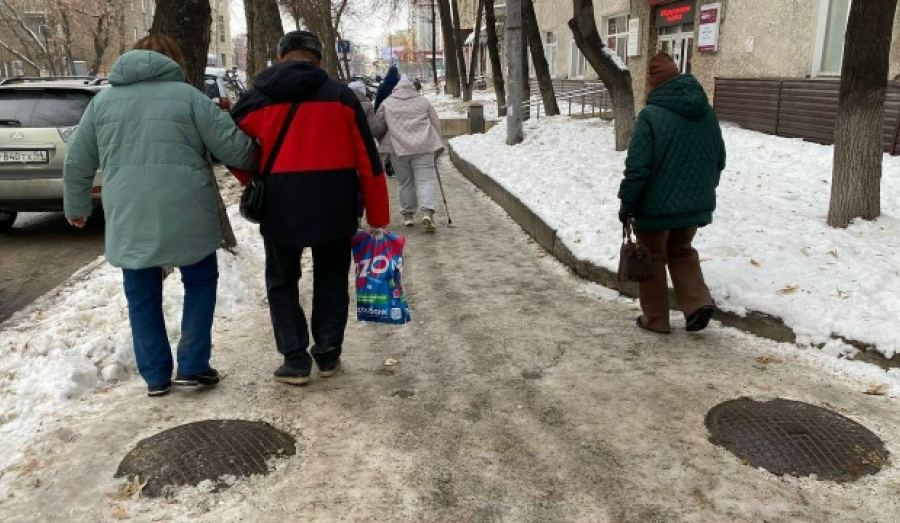 Жители Новосибирска получили более 200 травм из-за гололёда
