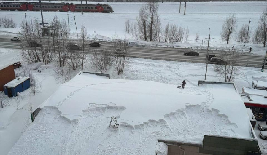 В Новосибирске после обрушения ТЦ за сутки проверили крыши 567 зданий