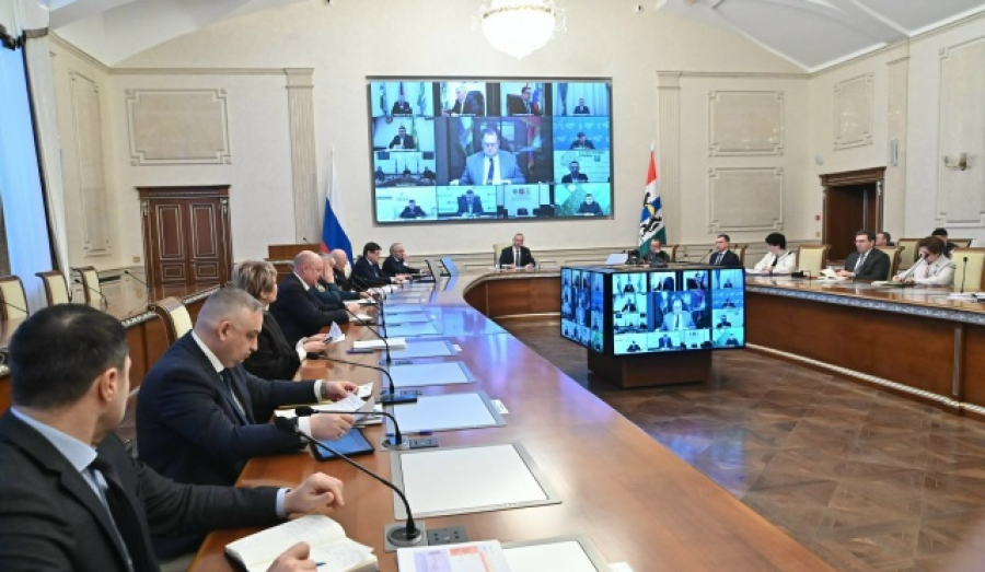 Губернатор Андрей Травников поручил создать рейтинг работодателей, привлекающих на работу выпускников