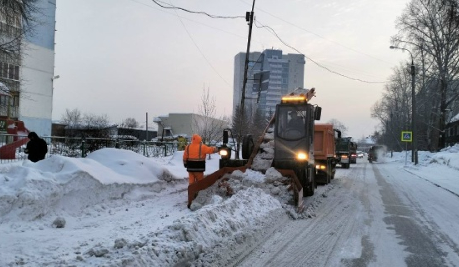 Утилизация брошенных машин-«подснежников» в Новосибирске
