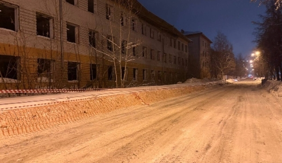 Аварийное здание военного городка в Новосибирске не обрушится