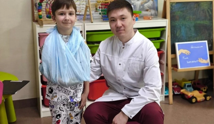 Новосибирские ортопеды удалили огромную опухоль из руки 6-летнего мальчика