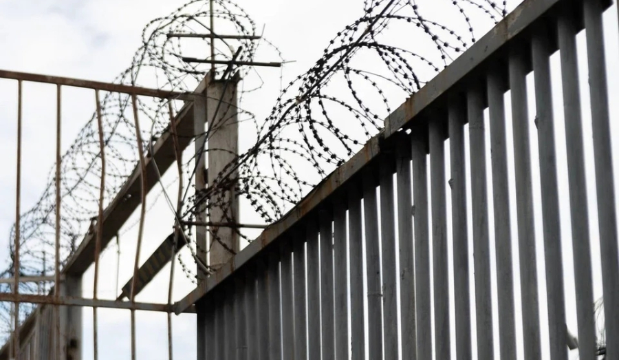 Экс-сотрудник новосибирской колонии получил условный срок за халатность