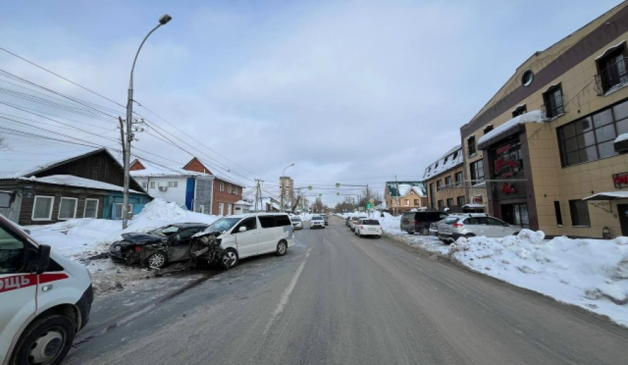Двое детей и трое взрослых пострадали в ДТП на Никитина в Новосибирске