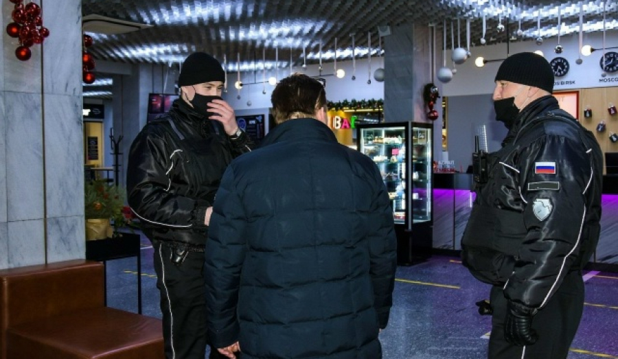 В Новосибирске пьяный посетитель кафе устроил стрельбу из пистолета