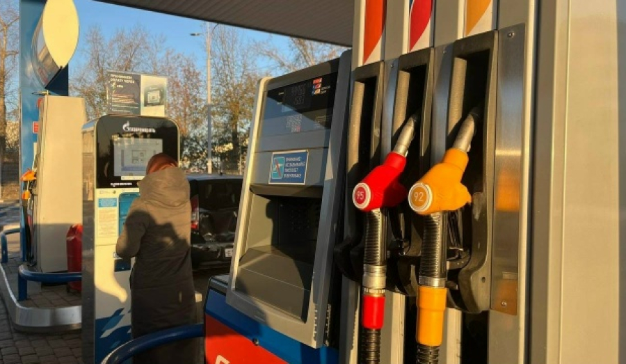 Цена на АИ-92 в Новосибирской области приближается к 62 рублям за литр