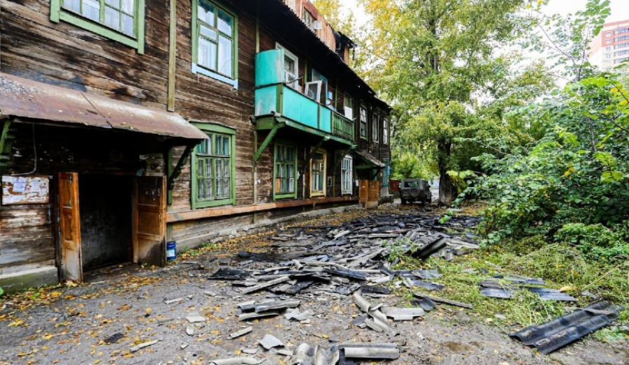 Чиновники не могут расселить аварийный барак