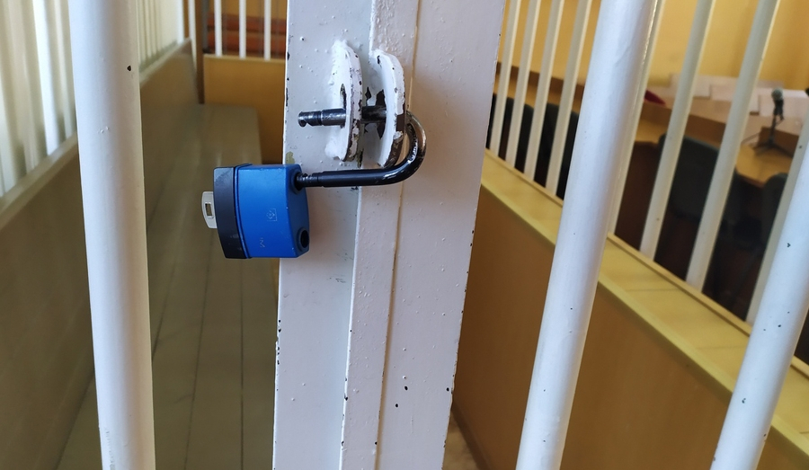 63-летний новосибирец обвиняется в надругательстве над несовершеннолетней