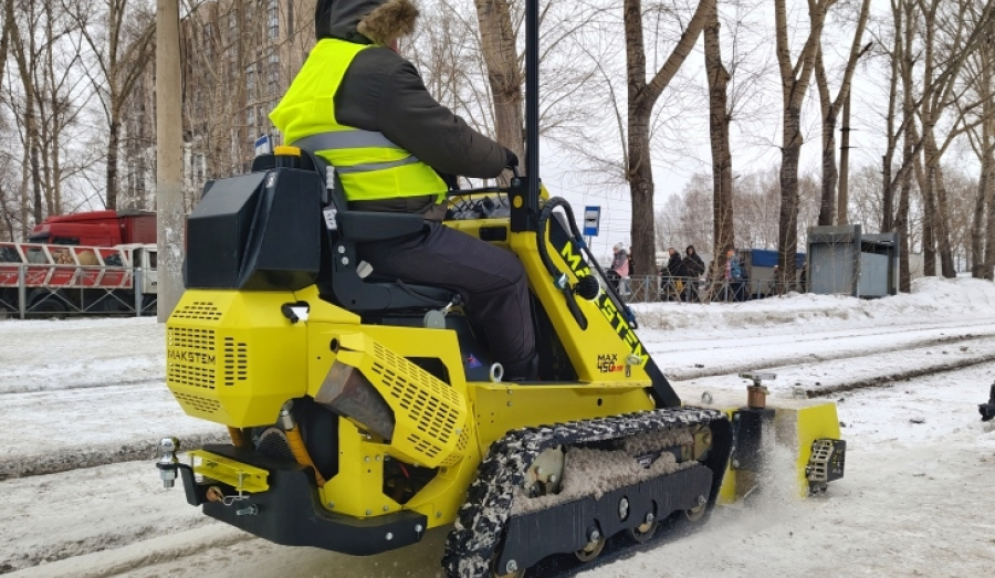 Чудо-машина «Макстем» против гололеда в Новосибирске