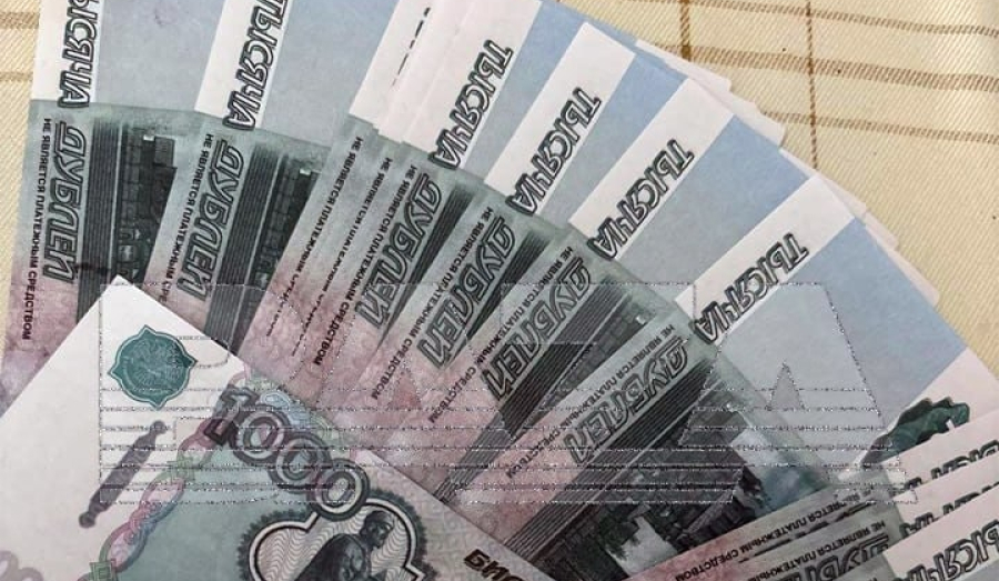 В Новосибирске бабушке выдали пенсию деньгами «Банка приколов».