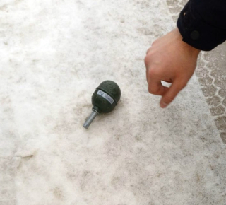 Новосибирец нашел гранату на улице Бардина