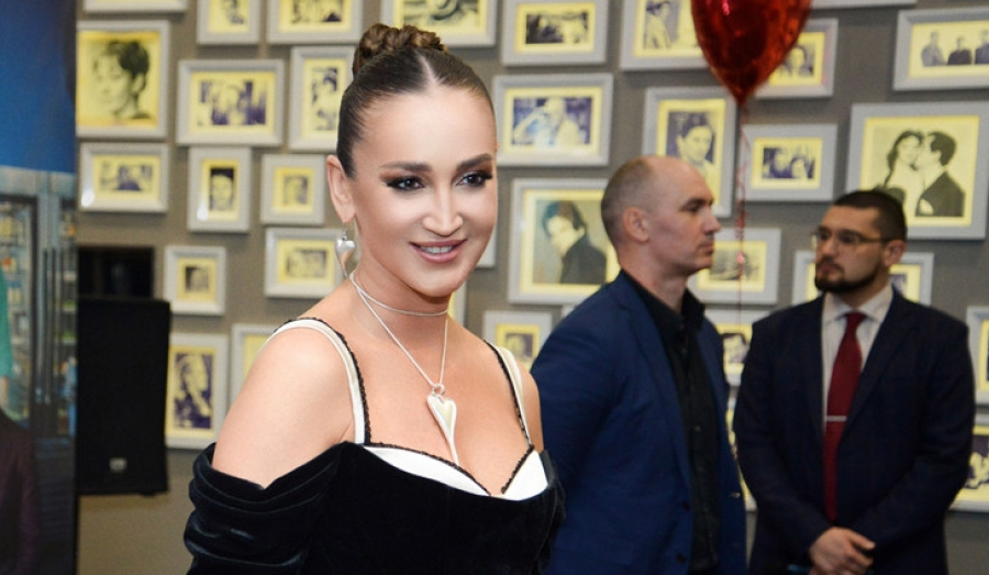 Ольга Бузова представила фильм "Равиоли Оли" в Новосибирске