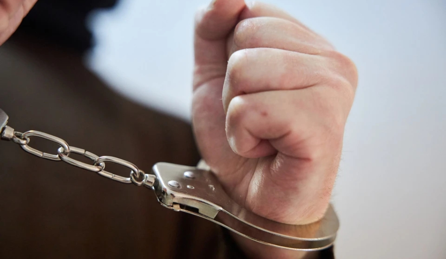 Троих мужчин задержали за потасовку с оружием в центре Новосибирска