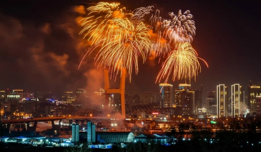 Салют в честь 23 февраля Дня защитника Отечества в Новосибирске