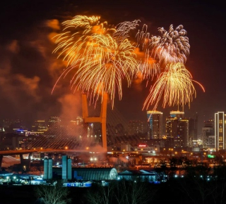Салют в честь 23 февраля Дня защитника Отечества в Новосибирске