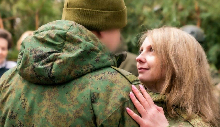 Депутаты предложили ввести запрет на увольнение супругов участников СВО