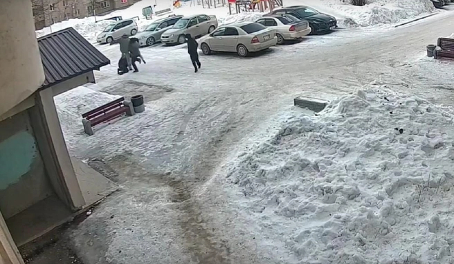 Драка на улице Хилокская в Новосибирске