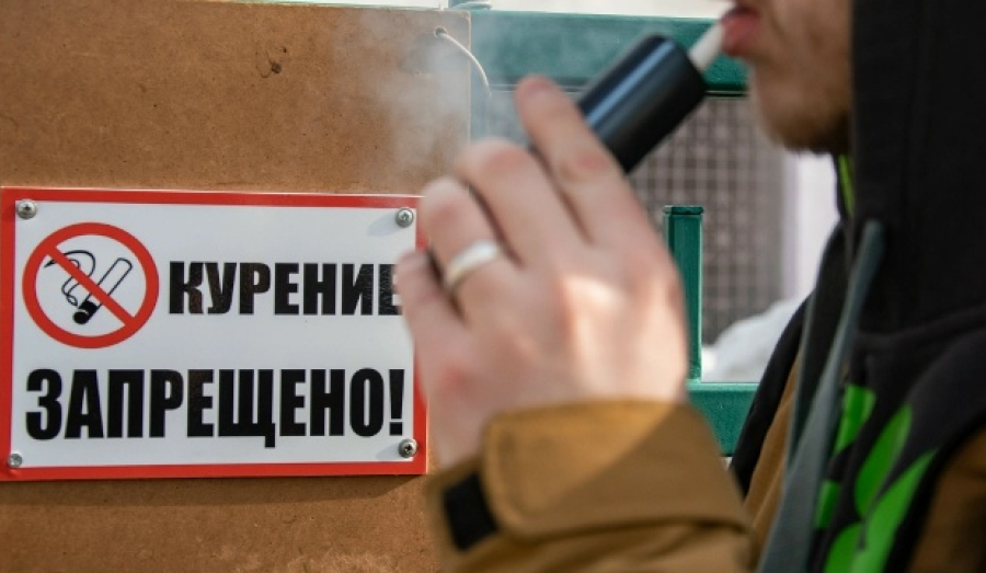 Новосибирским работодателям грозят штрафы за курение сотрудниками вейпов