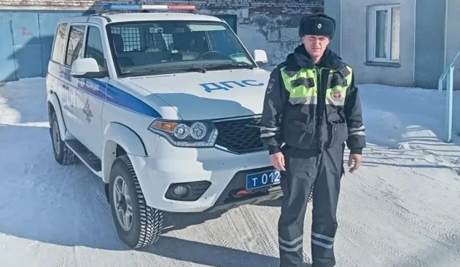 В Каргате инспектор ДПС спас мужчину из горящего дома