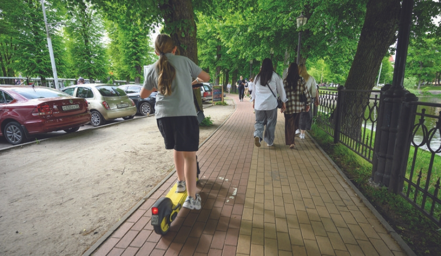 Путин поручил убрать курьеров с тротуаров