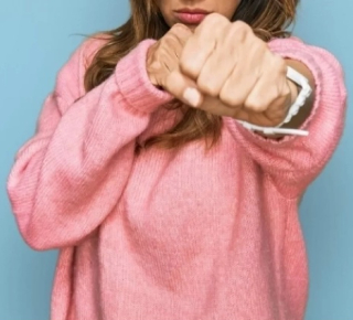 В Новосибирской области осудят горе-мать, ударившую полицейского