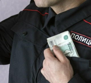Новосибирские полицейские украли 400 тысяч из квартиры потерпевших