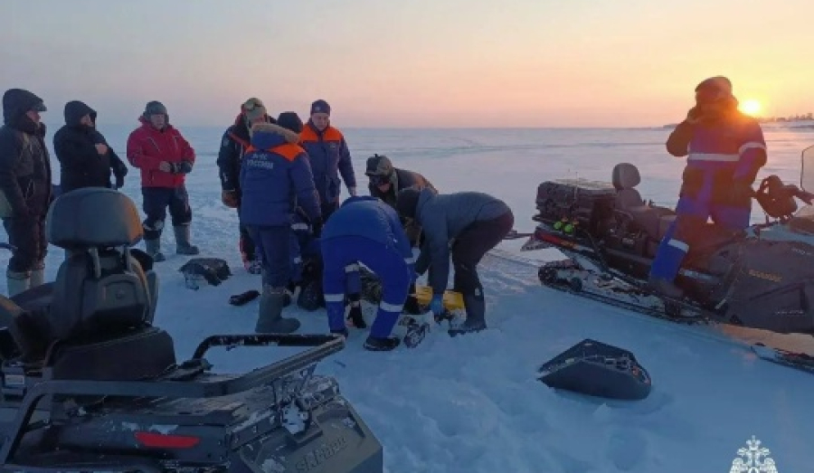 Двое мужчин на снегоходах едва не погибли на Новосибирском водохранилище