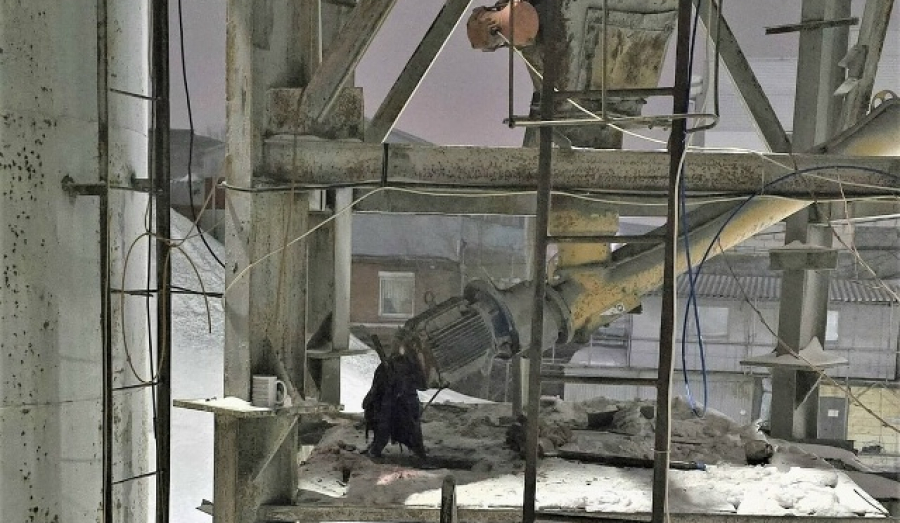 На новосибирском заводе работник получил тяжелую травму ноги