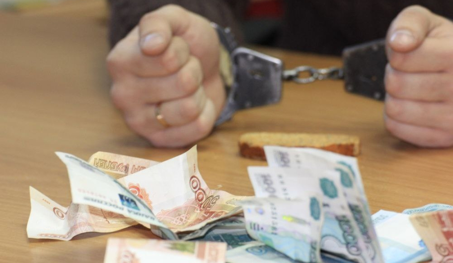 Женщина украла 380 тыс. из-за займов