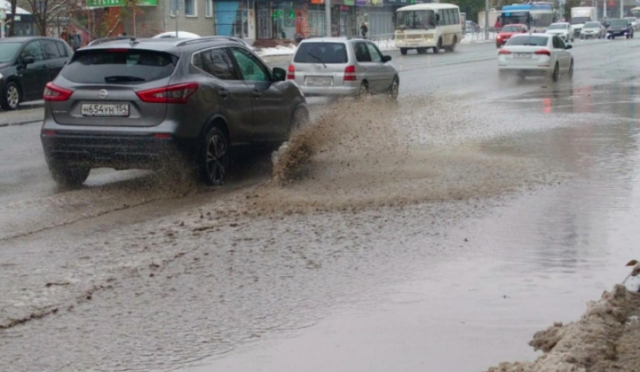 Ответственность водителей за обрызгивание пешеходов из лужи