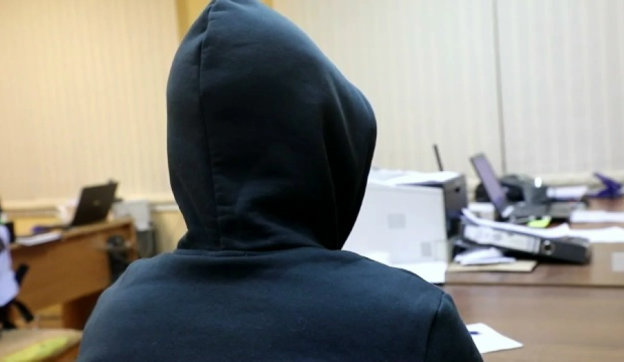  Курьер-подросток обманул пенсионерок на 3,5 млн в Новосибирске