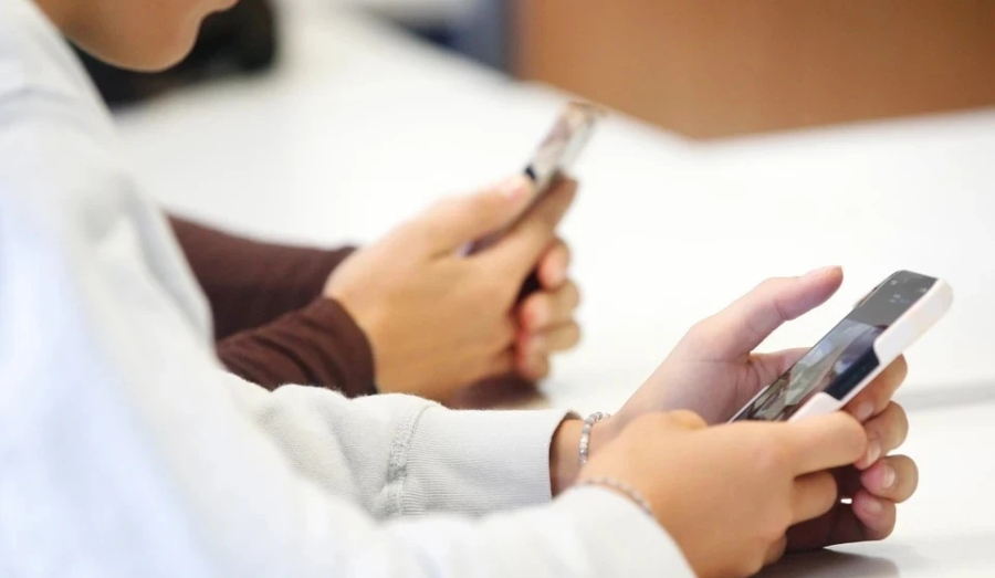 Детям в России могут запретить пользоваться смартфоном