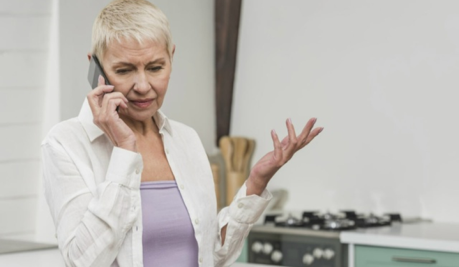 Мошенники засыпают звонками пенсионерку в MAX