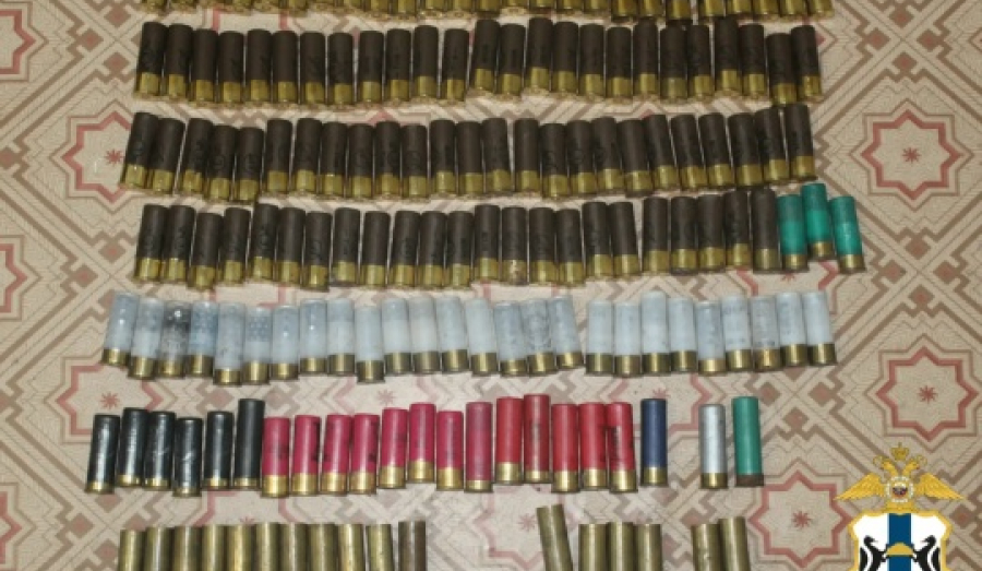 Пенсионер хранил у себя арсенал из ружья, патронов и пороха