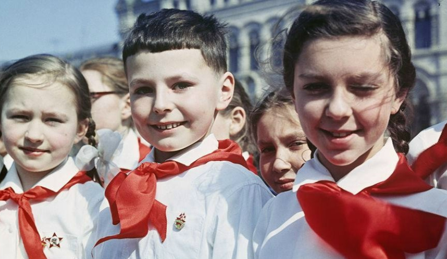 Пионеров, октябрят и комсомольцев хотят возродить в России