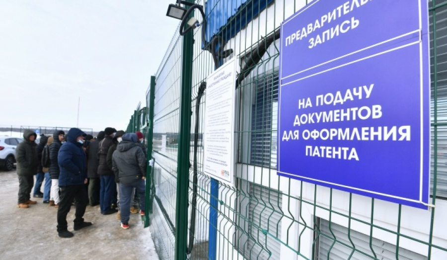 В РФ удвоят число оснований для выдворения мигрантов