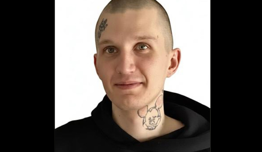 Парень с Микки Маусом на шее бесследно пропал под Новосибирском